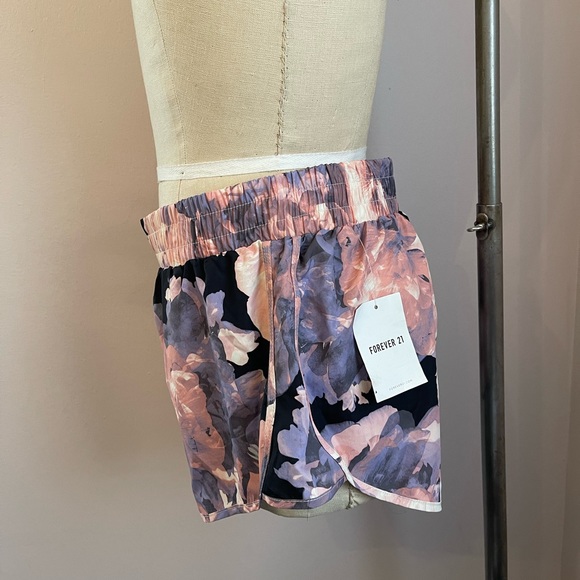 NWT Cute Floral Athletic Shorts - Picture 8 of 12